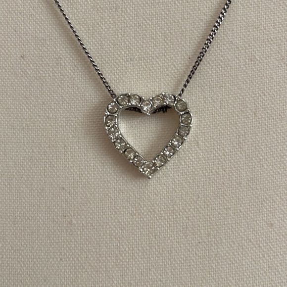 Vintage Jewelry Bundle - 2 pairs screw back earrings & heart necklace - Picture 3 of 11